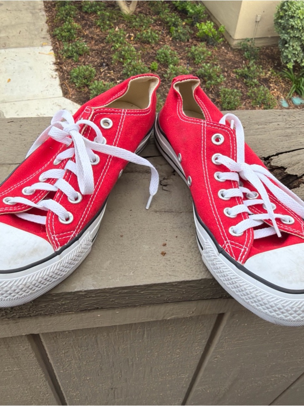 Converse All-Star Women’s Red Sneakers EUC